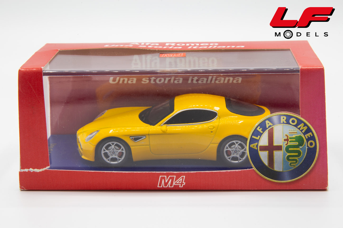 modellino alfa romeo 8c competizione giallo m4 1:43 vista teca