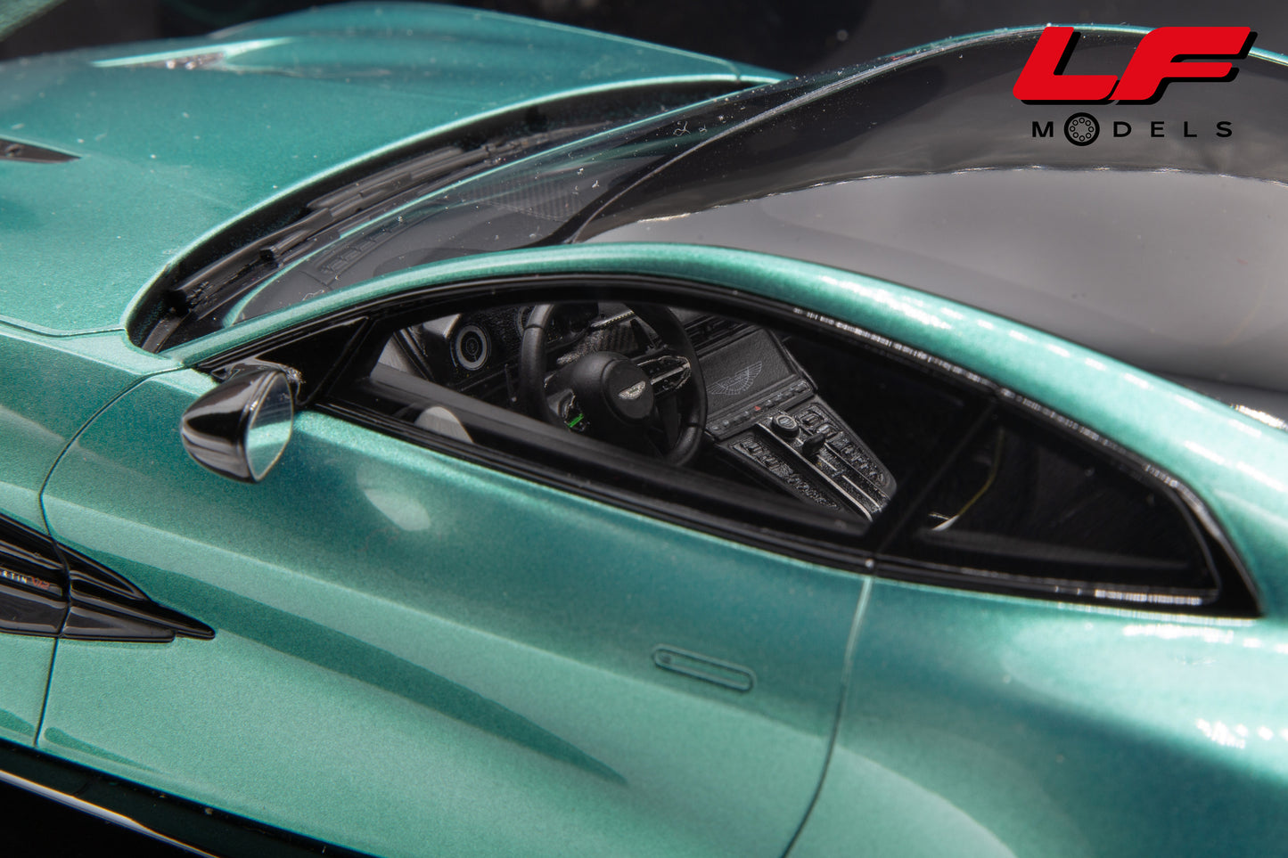 modellino aston martin vanquish gt spirit 1:18 interni