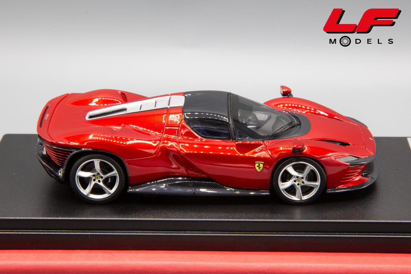 1:43 FERRARI DAYTONA SP3 CLOSED ROOF ROSSO MAGMA - LOOKSMART