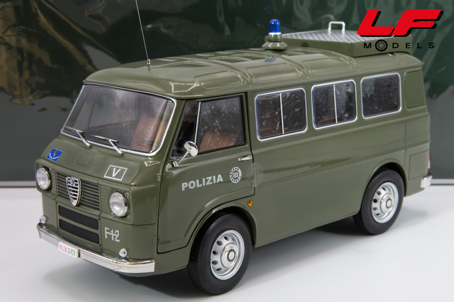 1:18 ALFA ROMEO F12 MINIBUS 1969 CARABINIERI - MITICA