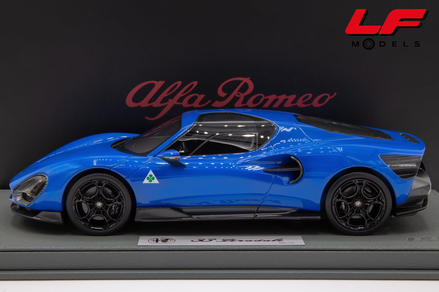 1:18 ALFA ROMEO 33 STRADALE BLU REALE P18264F-VET - BBR