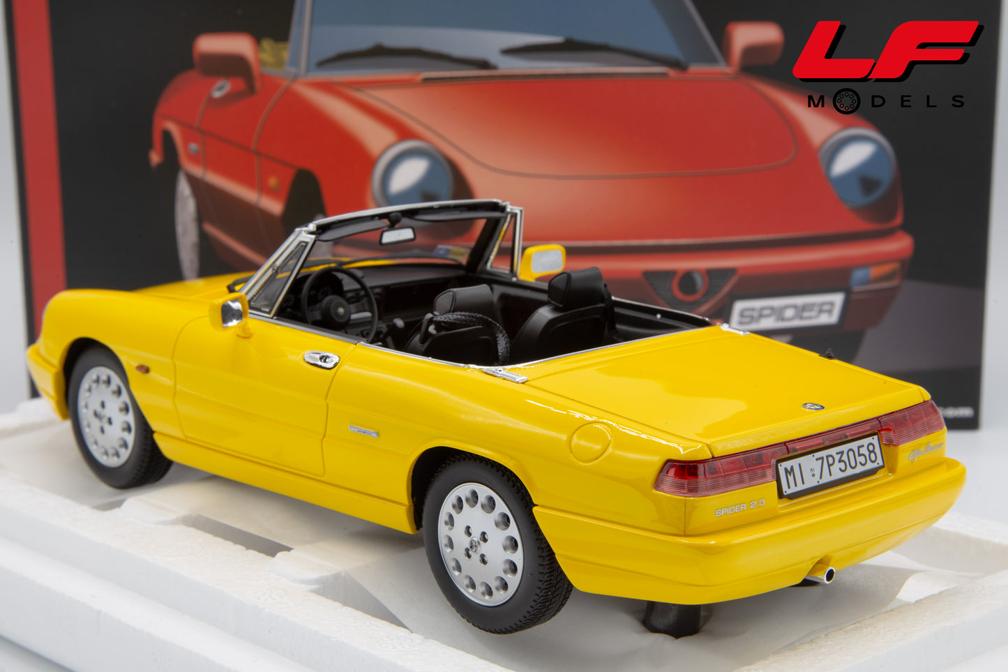 1:18 ALFA ROMEO SPIDER 1.6 - 2.0L 1990 GIALLO LM209E - LAUDORACING