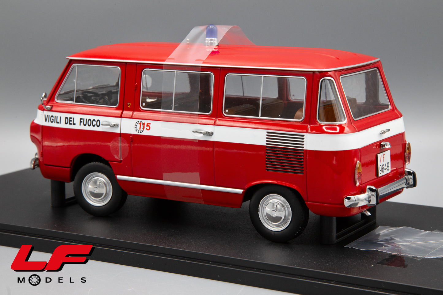 1:18 FIAT 850 FAMILIARE VIGILI DEL FUOCO 1970 - MITICA