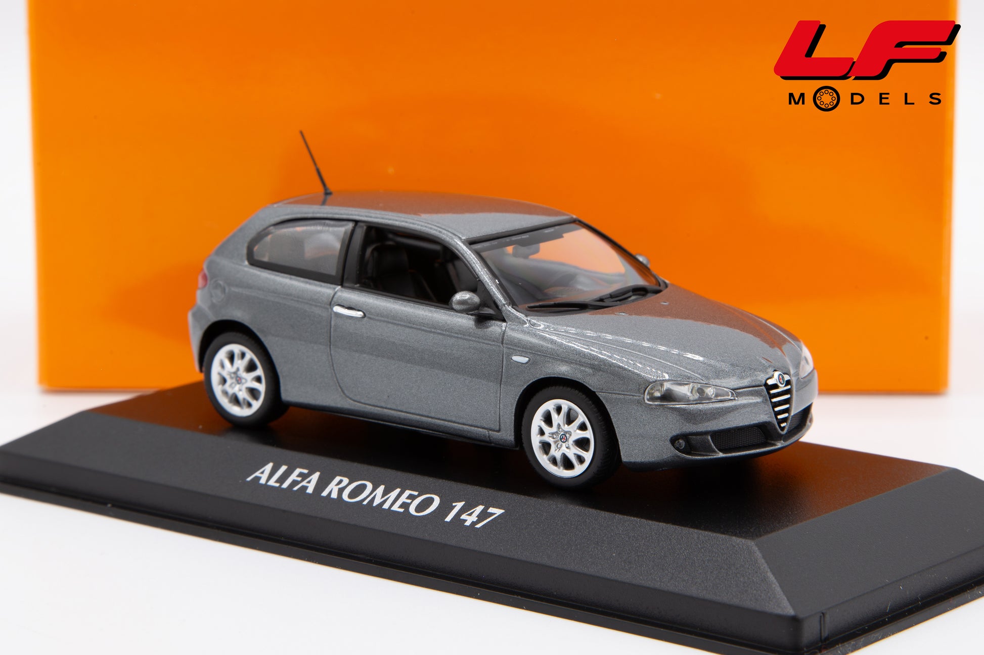 modellino alfa romeo 147 maxichamps 1:43 940120560 vista frontale