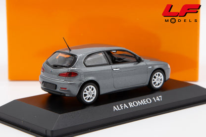 modellino alfa romeo 147 maxichamps 1:43 940120560 vista posteriore