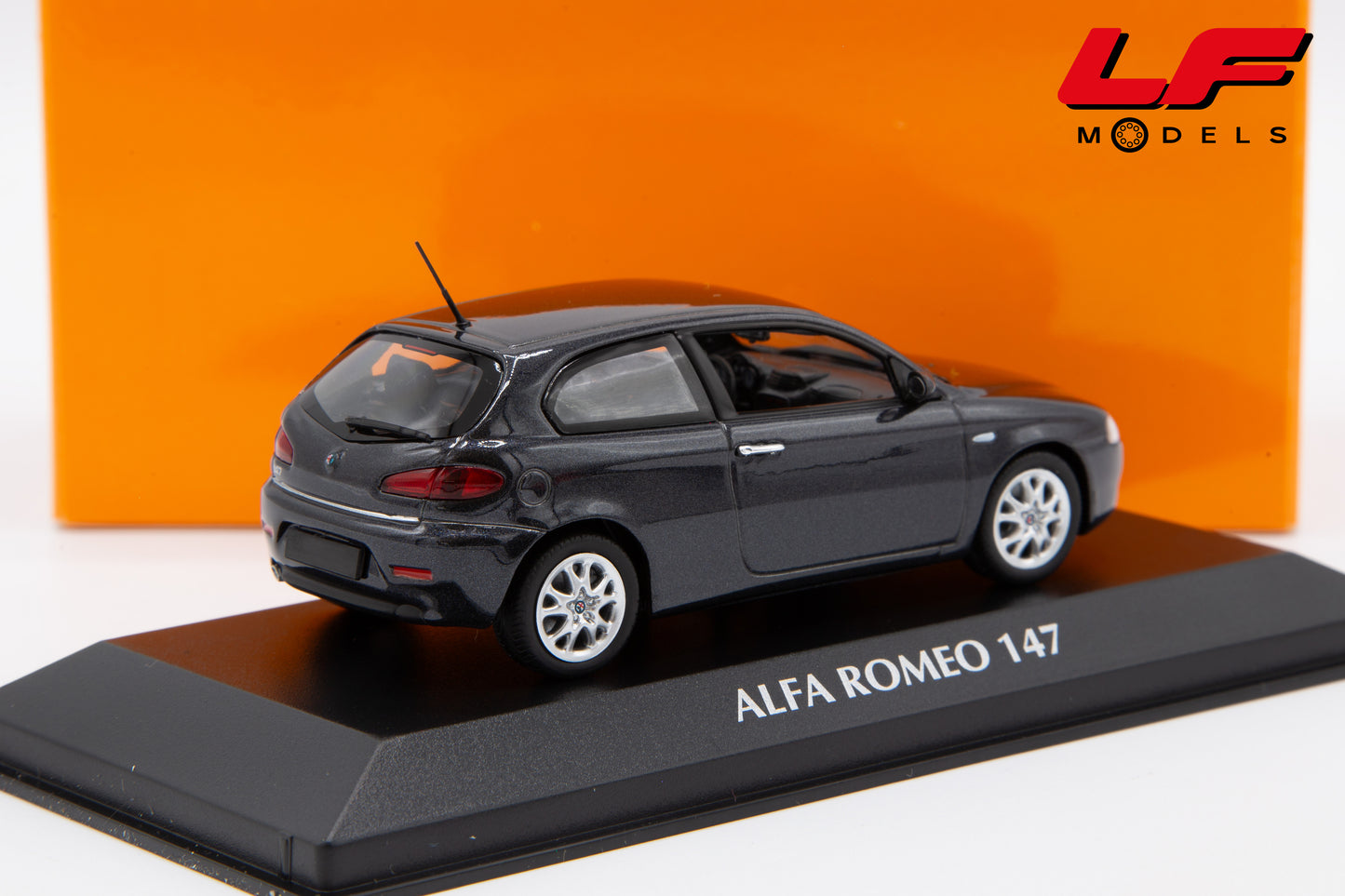 modellino alfa romeo 147 maxichamps 1:43 940120561 vista posteriore