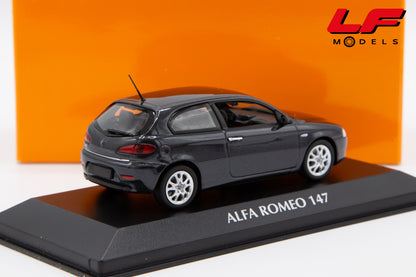 modellino alfa romeo 147 maxichamps 1:43 940120561 vista posteriore