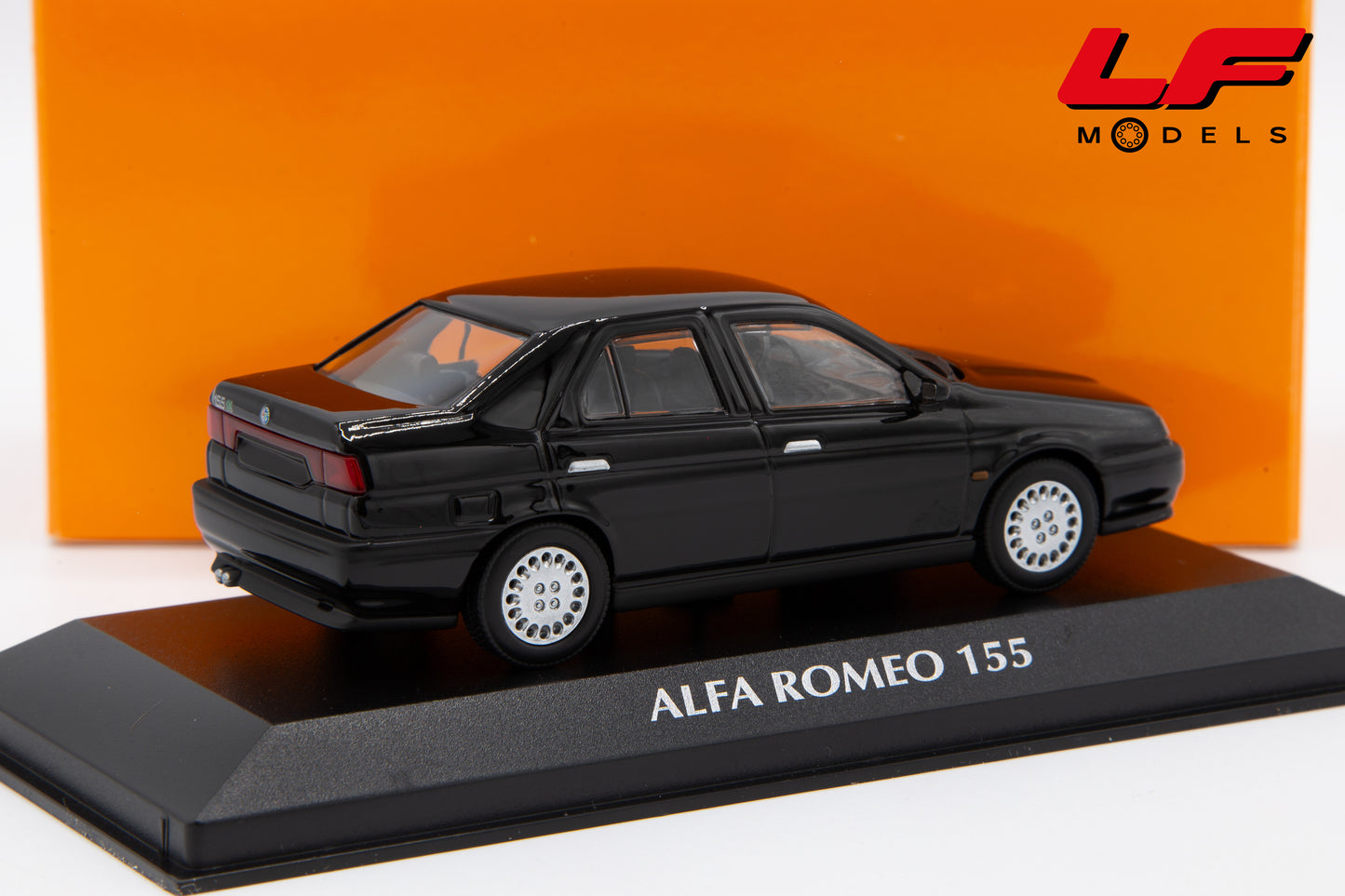 modellino alfa romeo 155 maxichamps 1:43 940120401 vista posteriore