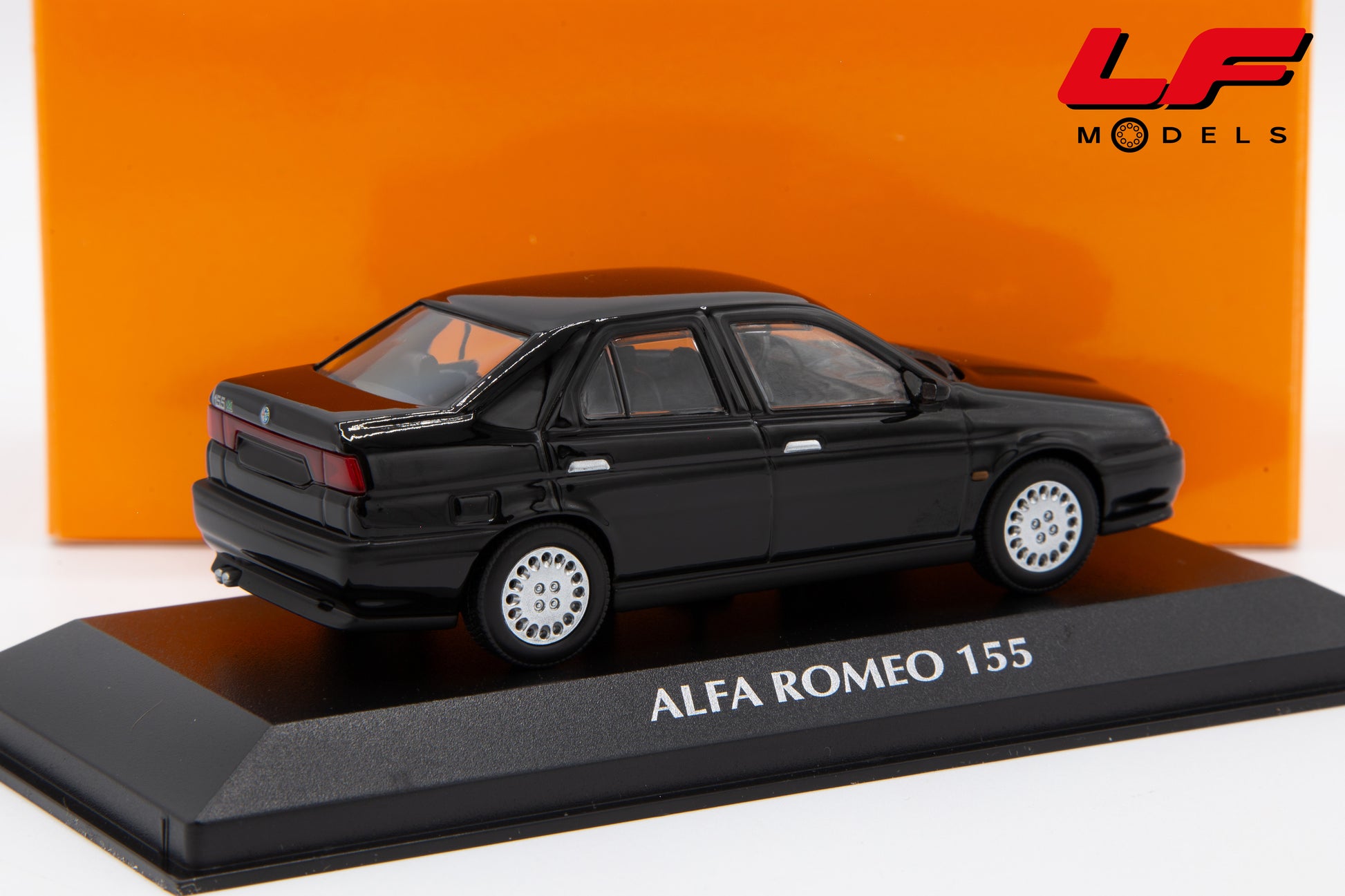 modellino alfa romeo 155 maxichamps 1:43 940120401 vista posteriore