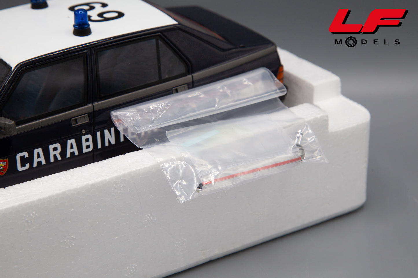 modellino alfa romeo 75 carabinieri laudoracing 1:18 LM187A-PO vista antenna