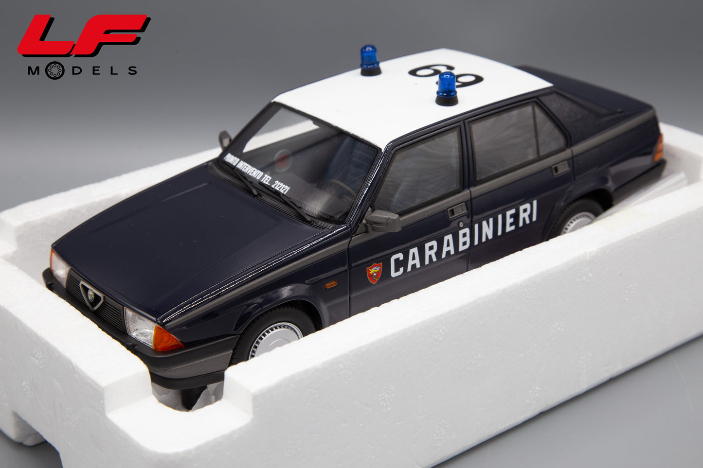 modellino alfa romeo 75 carabinieri laudoracing 1:18 LM187A-PO vista imballo