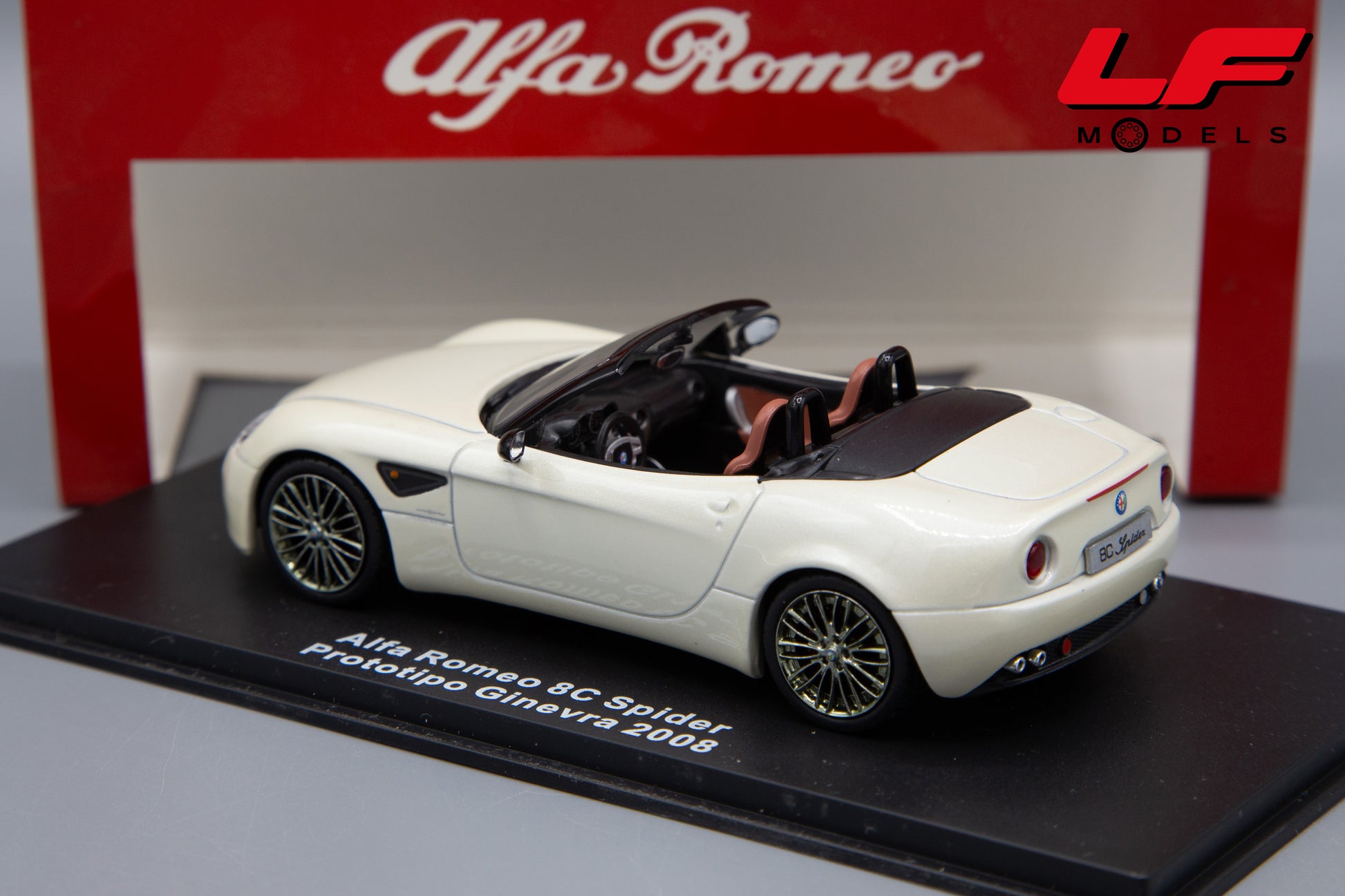 modellino alfa romeo 8c m4 1:43 posteriore