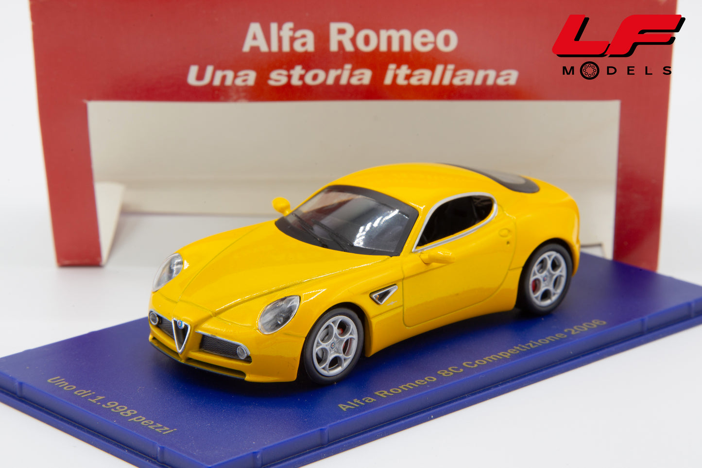 modellino alfa romeo 8c competizione giallo m4 1:43 vista frontale