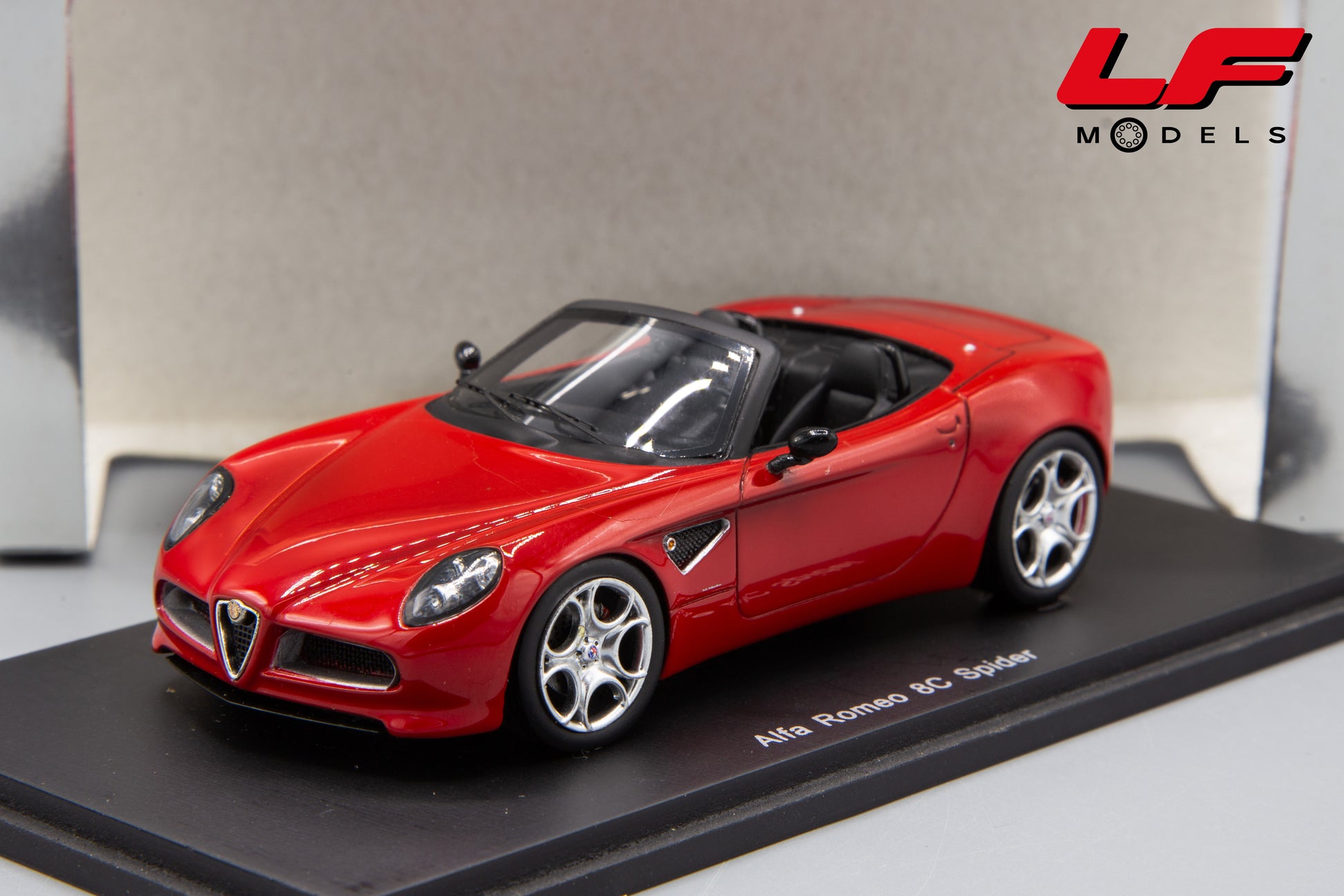 modellino alfa romeo 8c spider spark 1:43 frontale