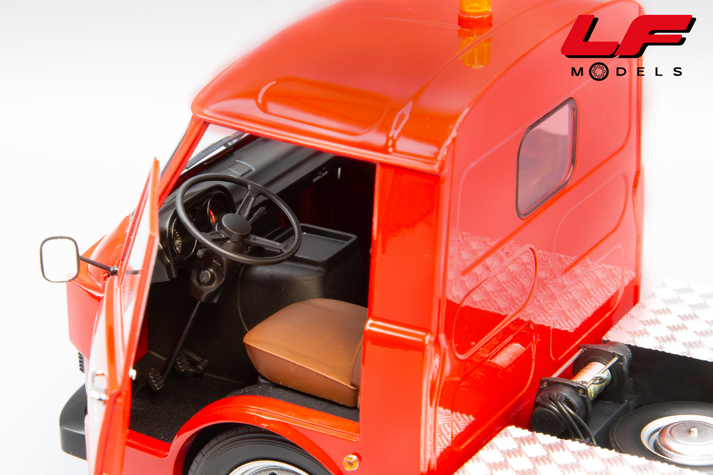 modellino alfa romeo a12 mitica 1:18 interni
