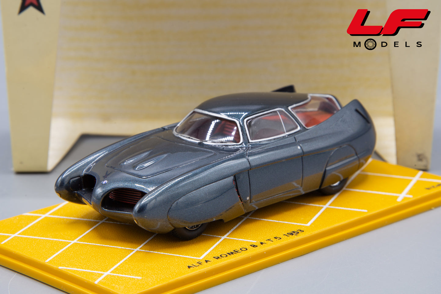 modellino alfa romeo bat5 bizarre 1:43 frontale