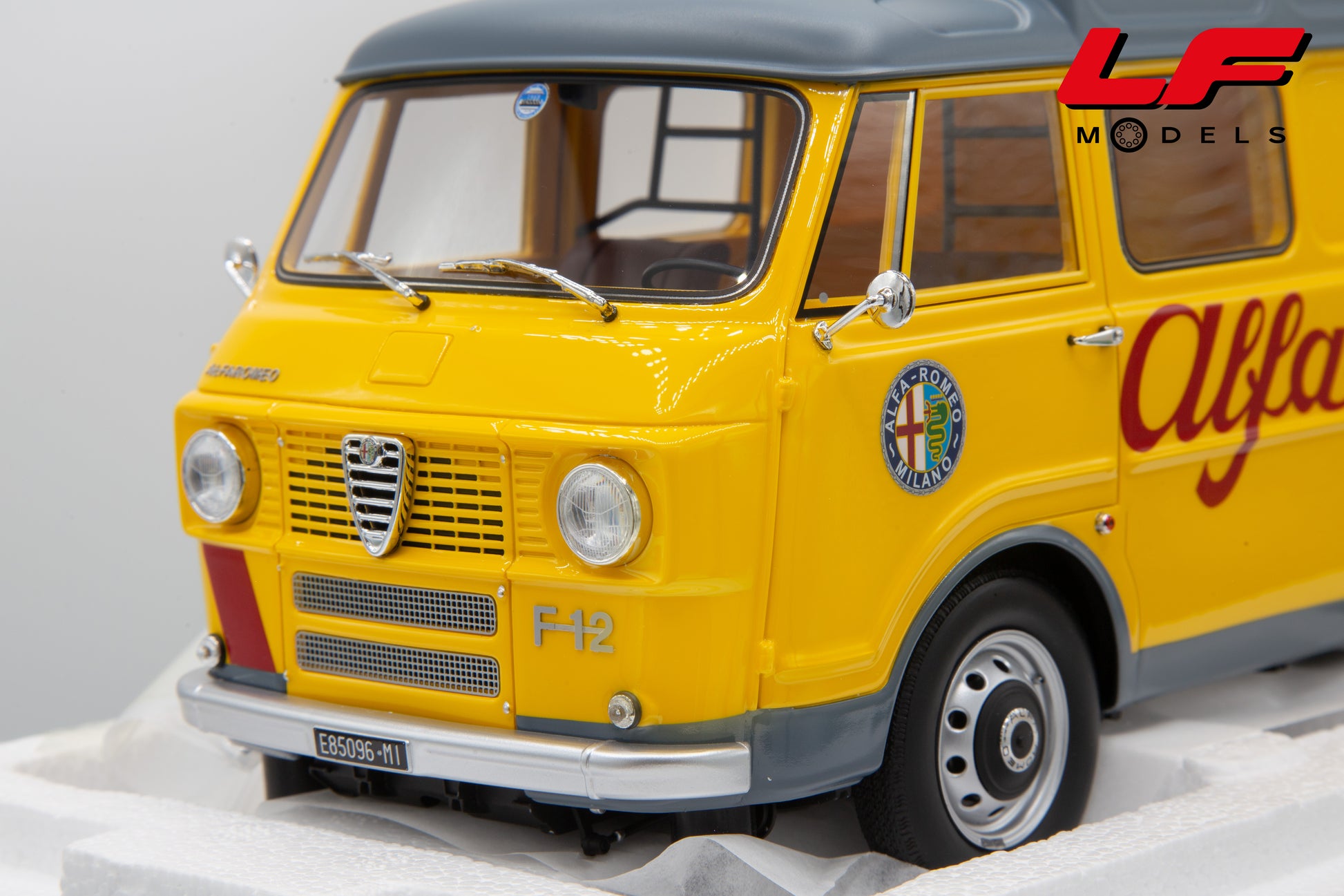 modellino alfa romeo f12 assistenza clienti laudoracing 1:18 LM219E vista frontale