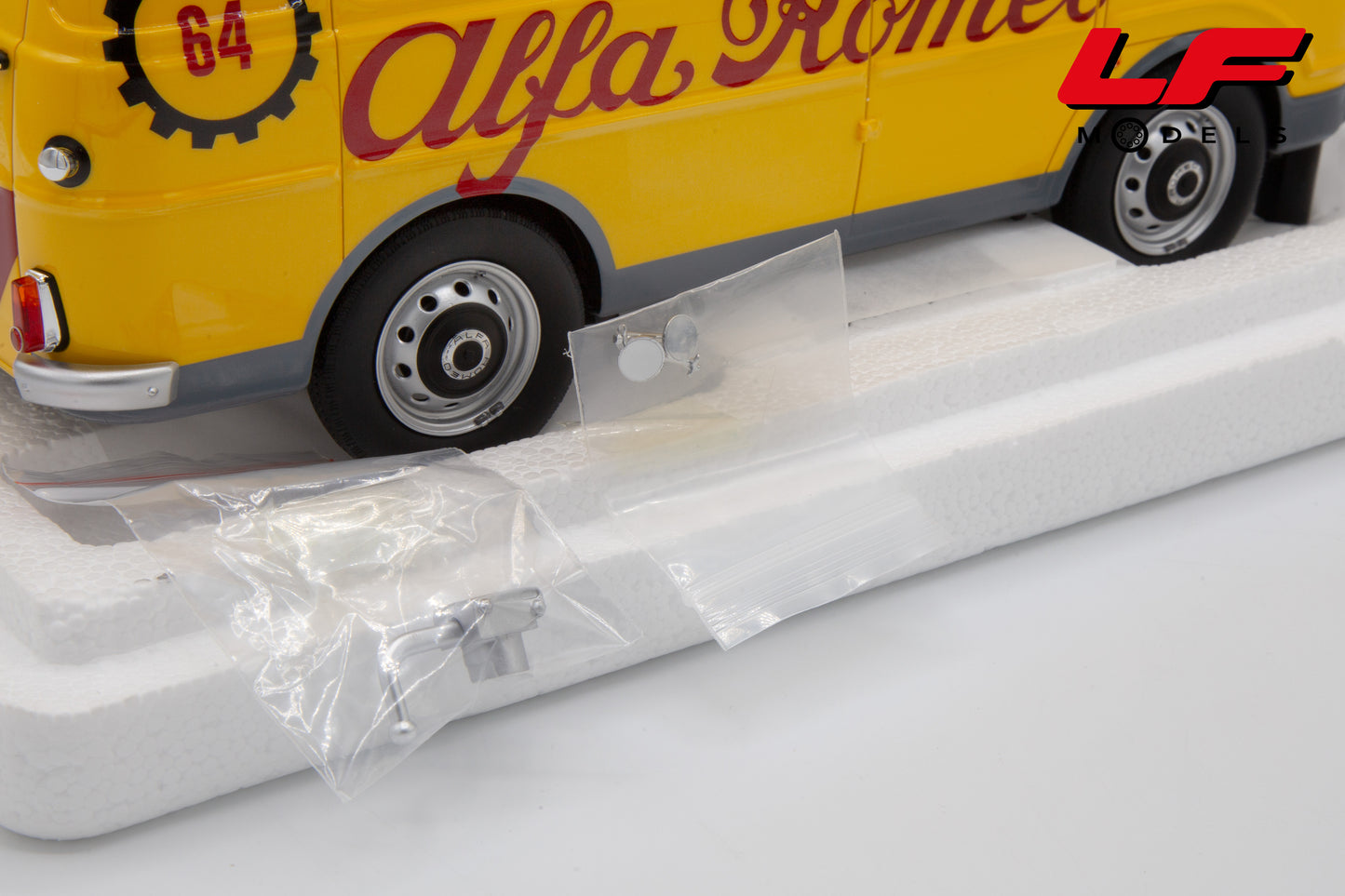 modellino alfa romeo f12 assistenza clienti laudoracing 1:18 LM219E vista oggetti