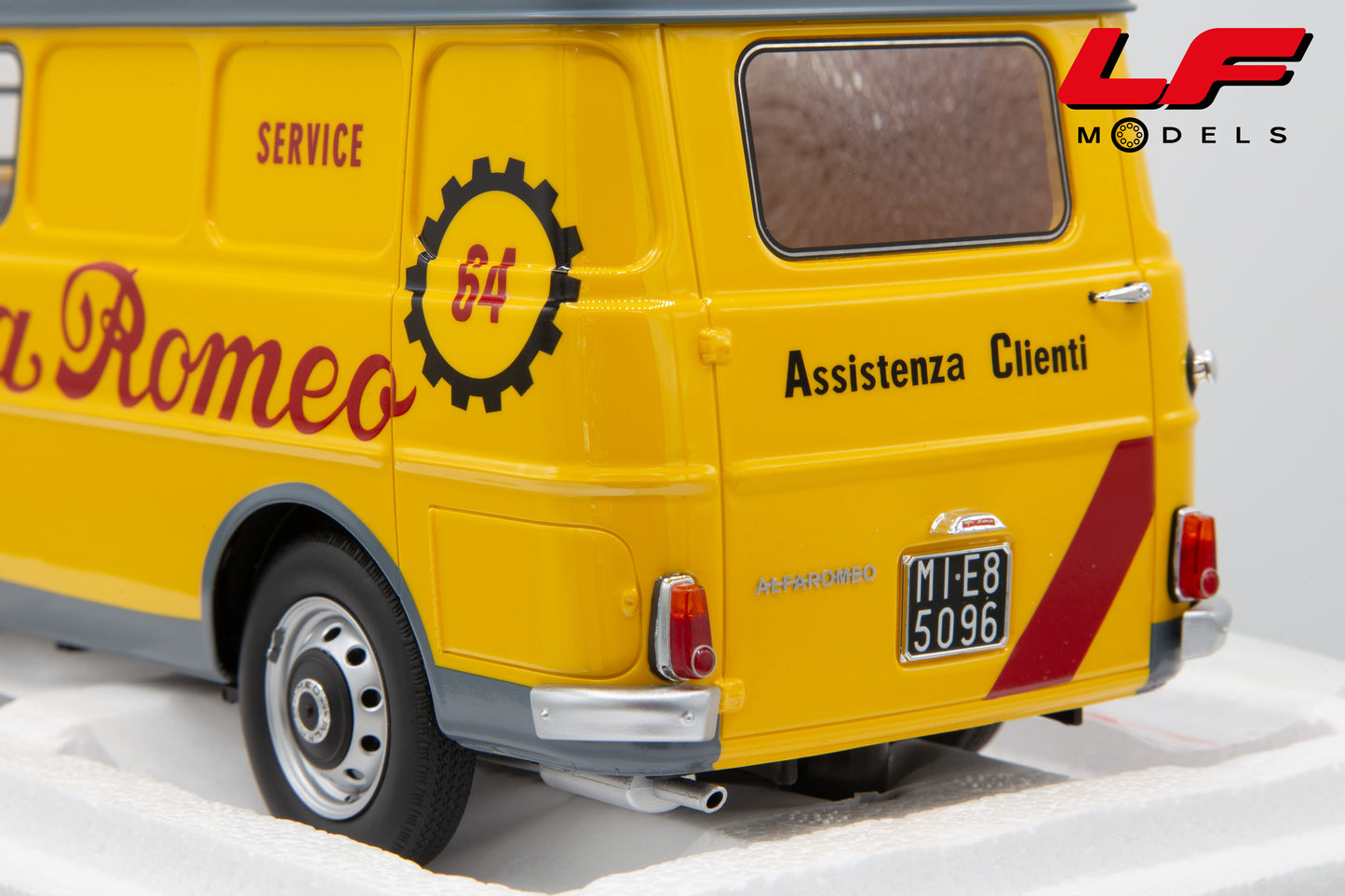 modellino alfa romeo f12 assistenza clienti laudoracing 1:18 LM219E vista posteriore