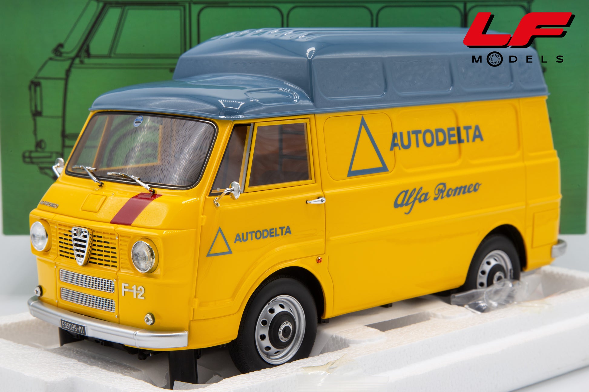 modellino alfa romeo f12 autodelta laudoracing 1:18 LM219F vista frontale