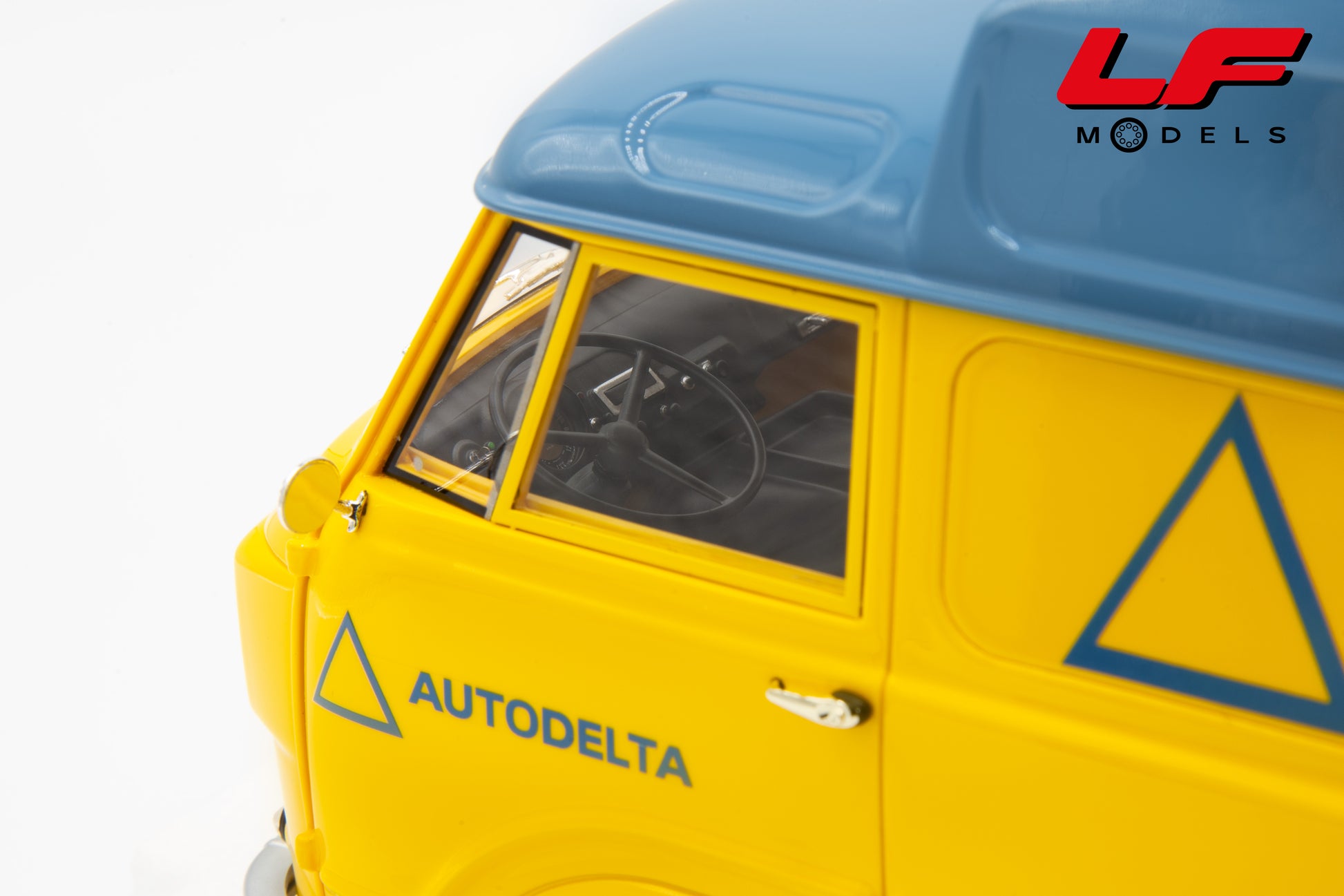 modellino alfa romeo f12 autodelta laudoracing 1:18 LM219F vista interni