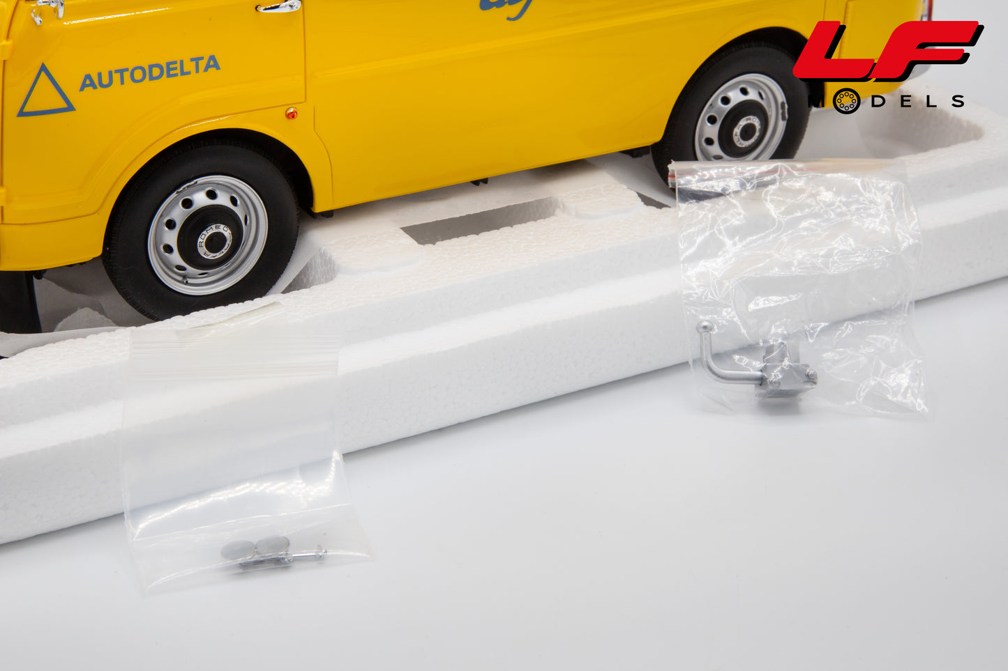 modellino alfa romeo f12 autodelta laudoracing 1:18 LM219F vista oggetti
