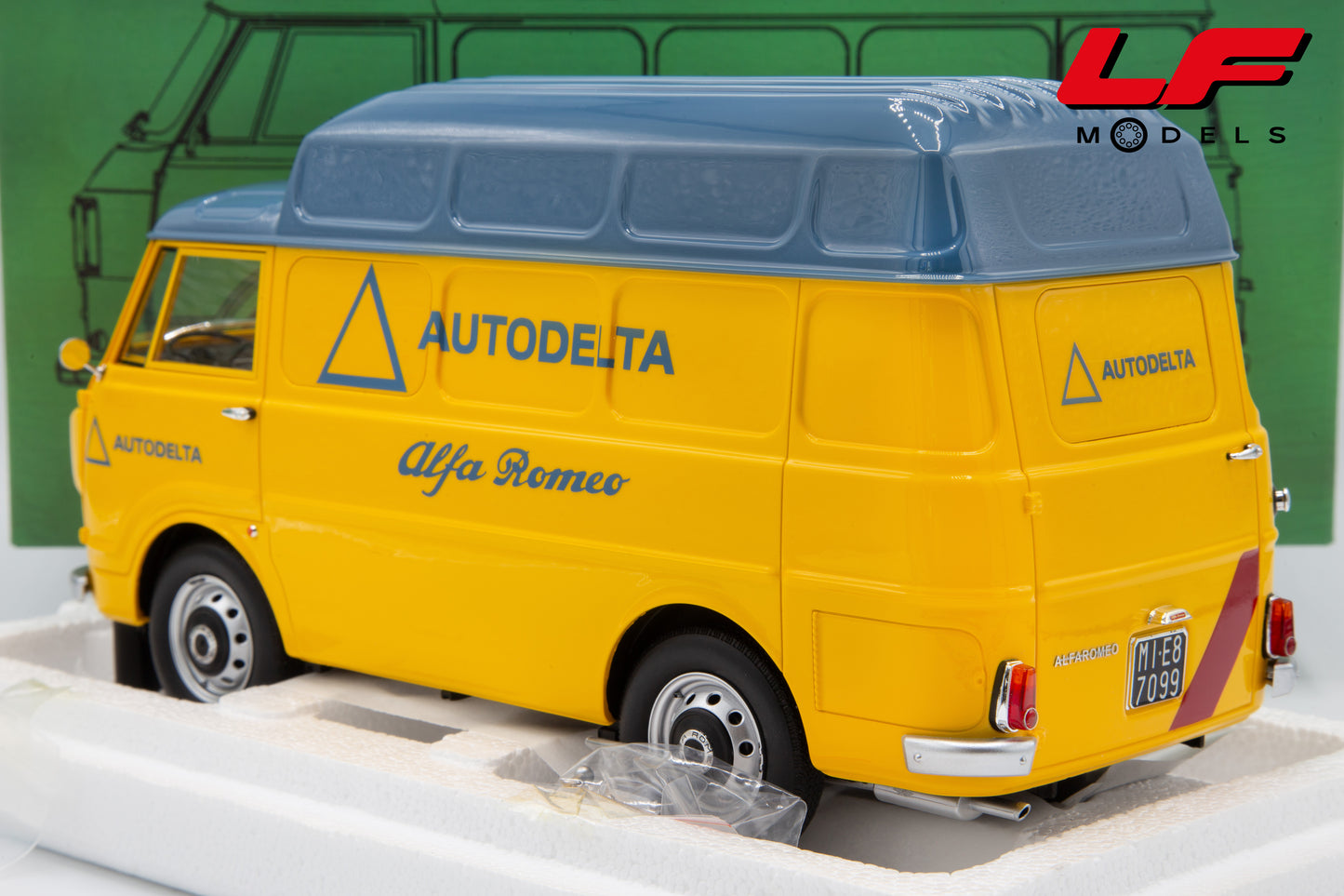 modellino alfa romeo f12 autodelta laudoracing 1:18 LM219F vista posteriore