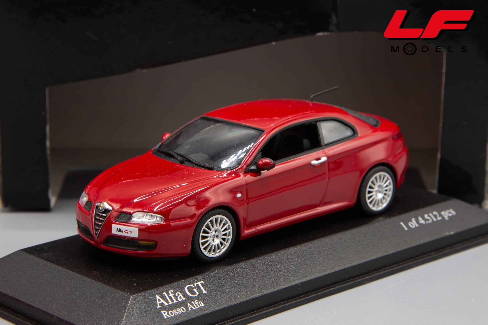 modellino alfa romeo alfa gt minichamps 1:43 frontale