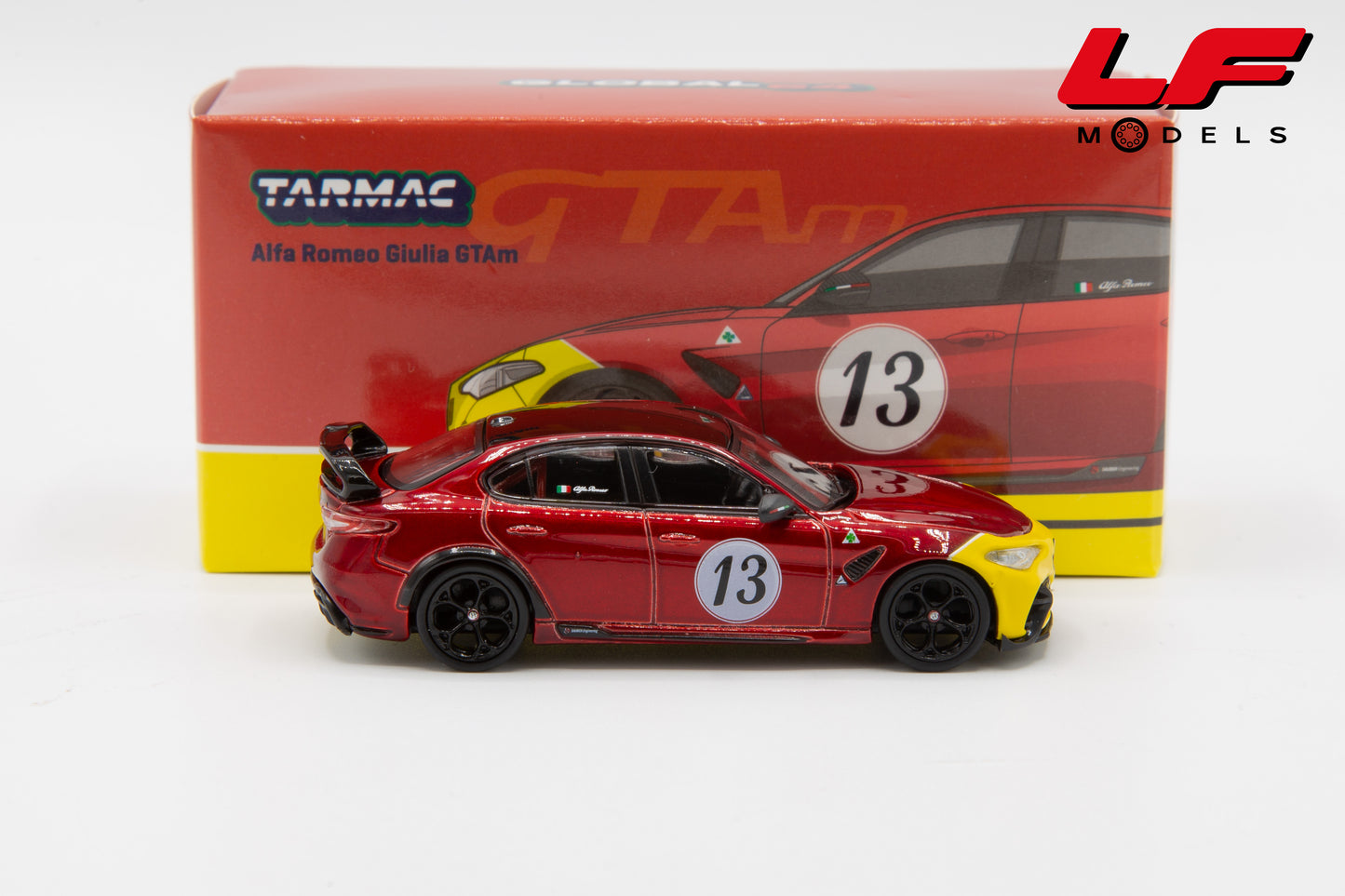modellino alfa romeo giulia gtam tarmac 1:64 T64G-TL031-MRY vista laterale