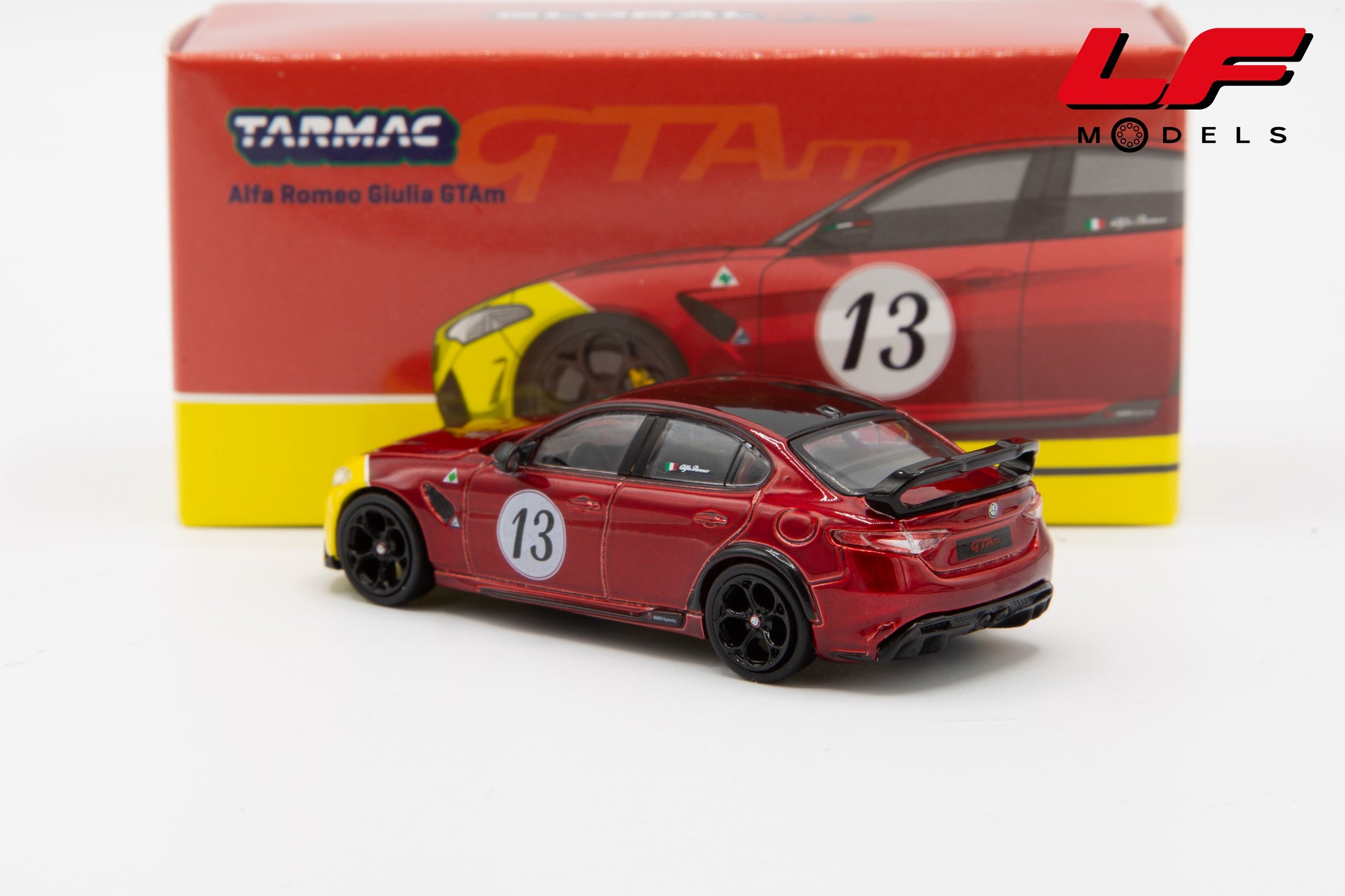 modellino alfa romeo giulia gtam tarmac 1:64 T64G-TL031-MRY vista posteriore