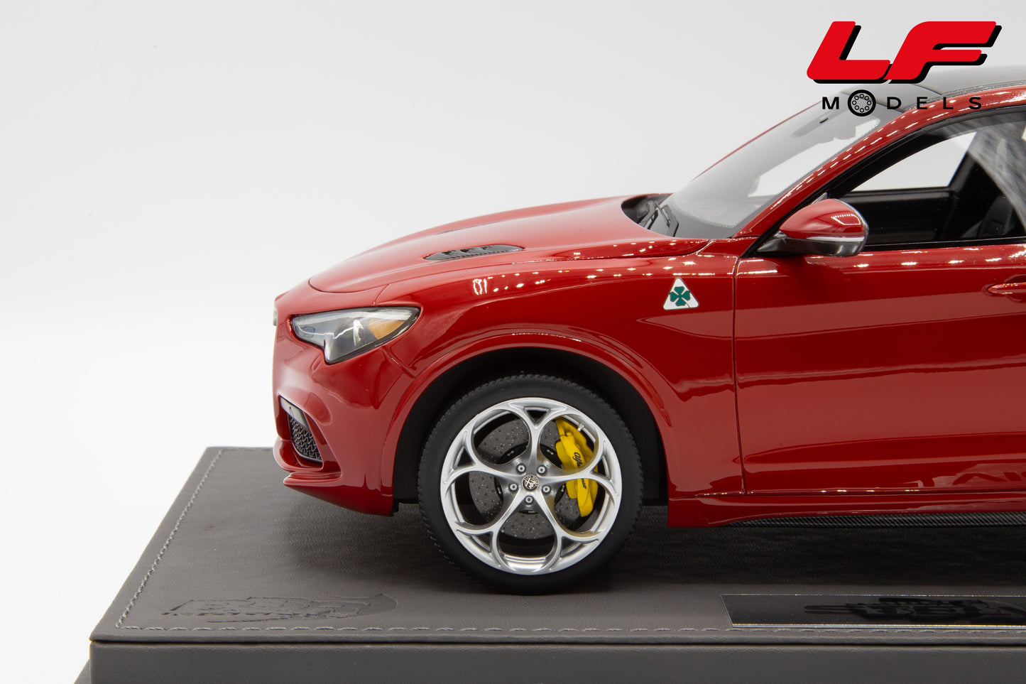 modellino alfa romeo stelvio quadrifoglio rosso alfa bbr 1:18 BBRC1830CH vista cerchio