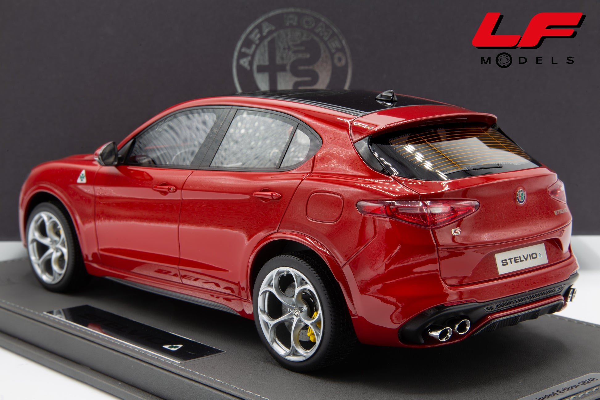 modellino alfa romeo stelvio quadrifoglio rosso alfa bbr 1:18 BBRC1830CH vista posteriore