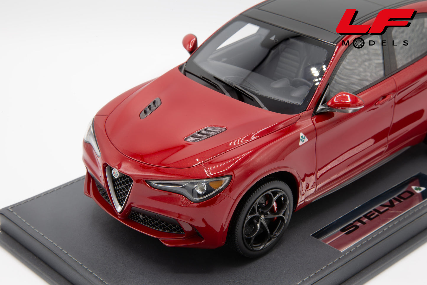 modellino alfa romeo stelvio bbr 1:18 BBRC1830AV vista frontale