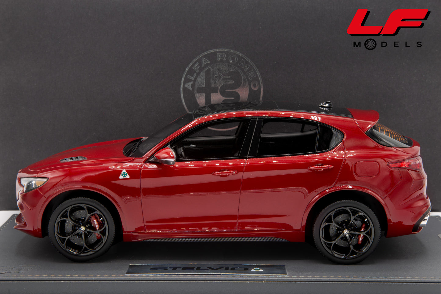 modellino alfa romeo stelvio bbr 1:18 BBRC1830AV vista laterale