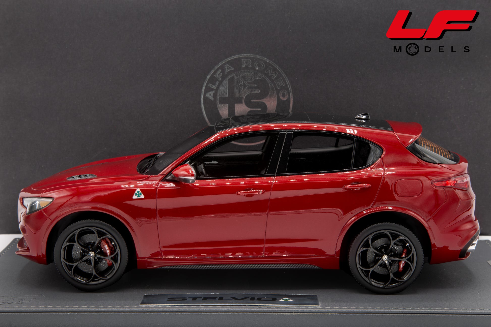 modellino alfa romeo stelvio bbr 1:18 BBRC1830AV vista laterale