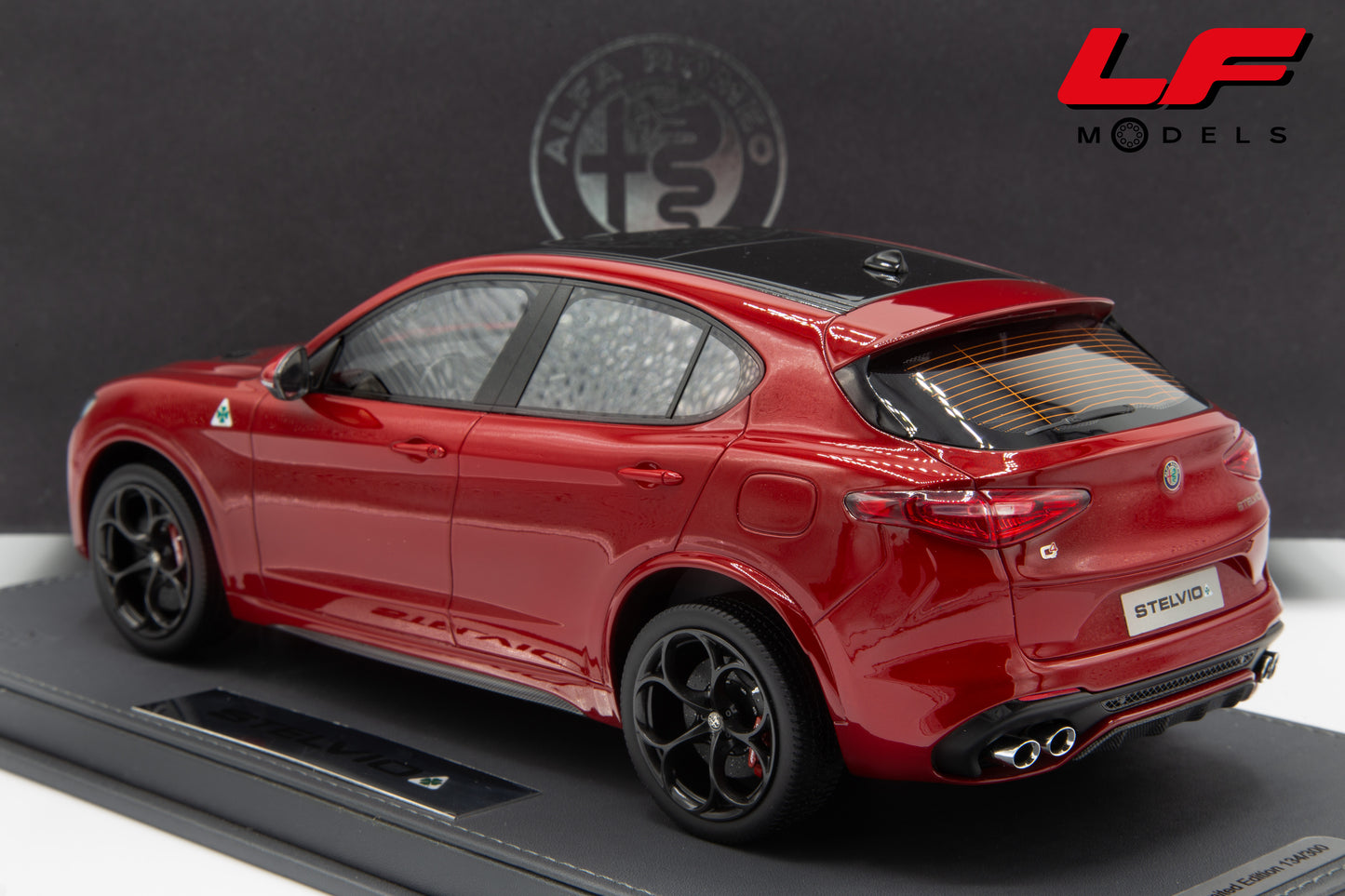 modellino alfa romeo stelvio bbr 1:18 BBRC1830AV vista posteriore