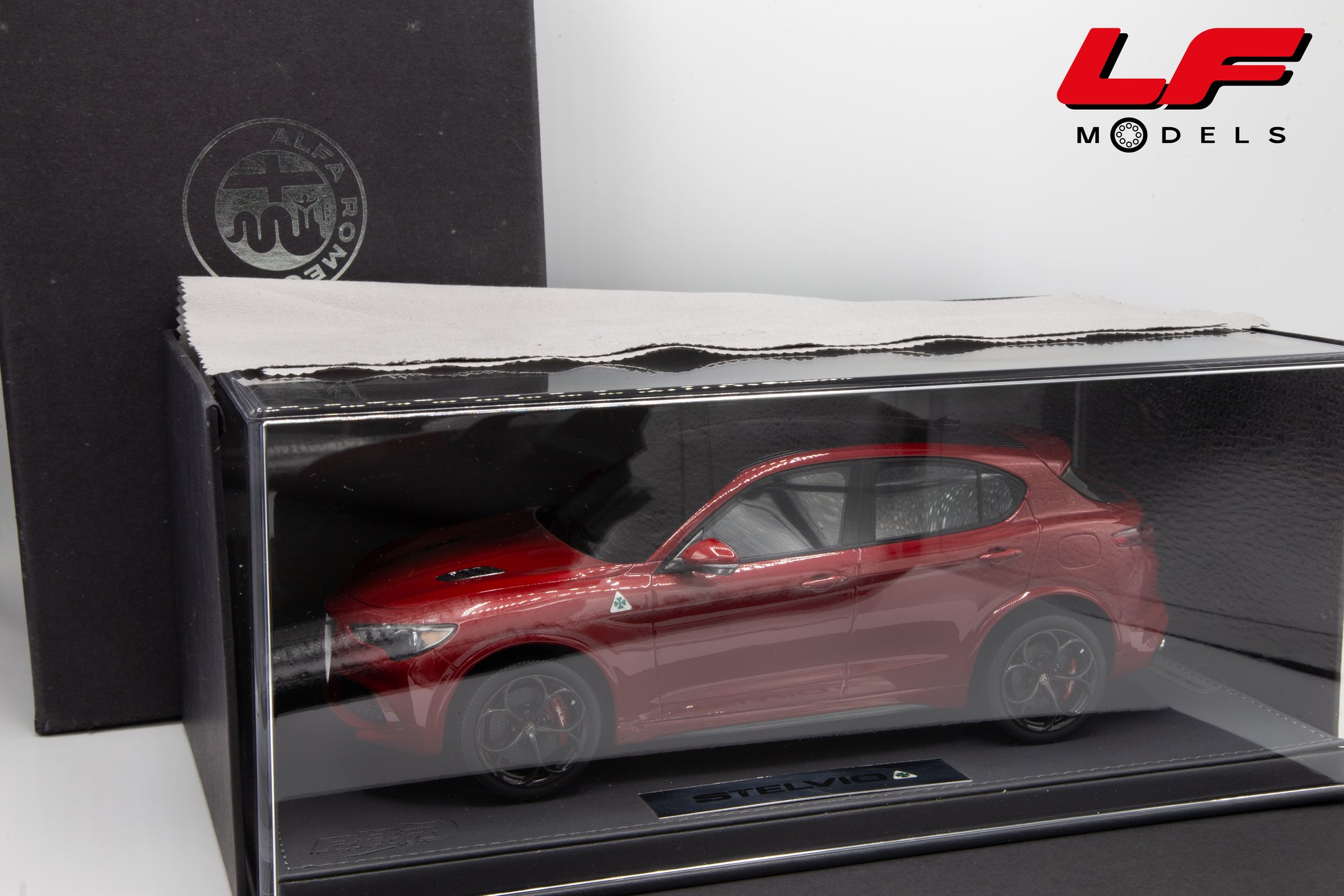 modellino alfa romeo stelvio bbr 1:18 BBRC1830AV vista teca