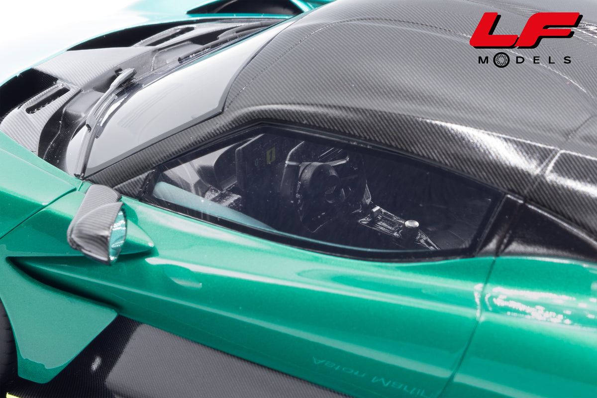 modellino aston martin valhalla podium green top speed 1:18 TS0710 vista interni