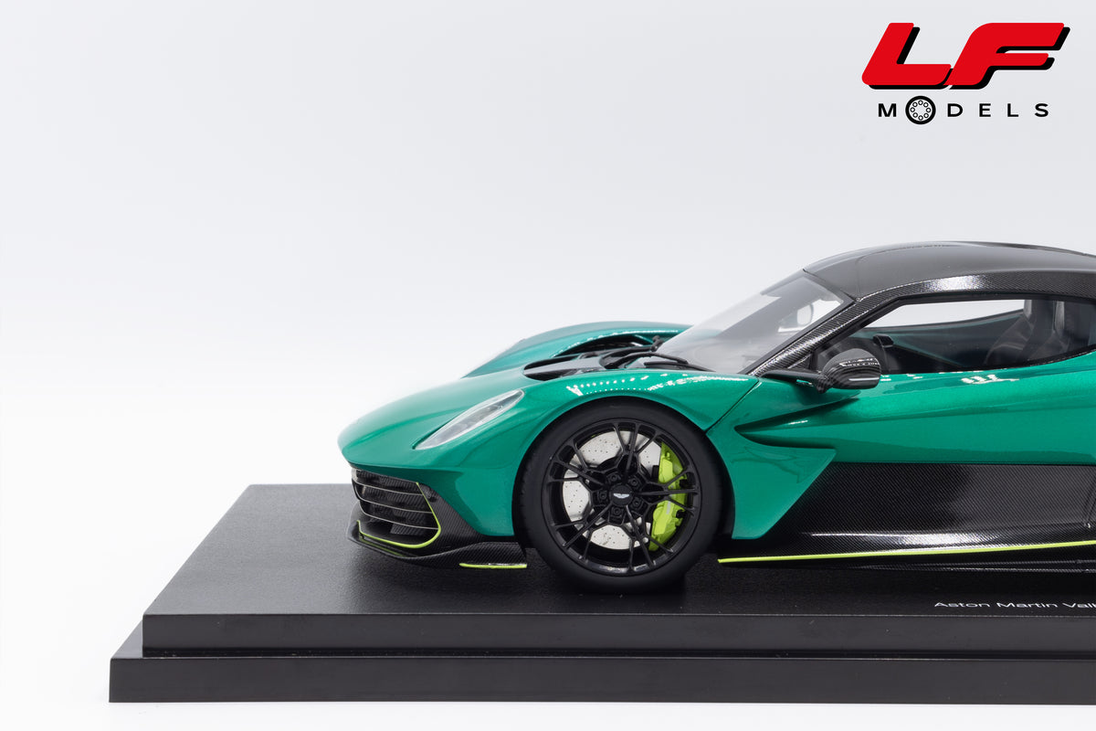 modellino aston martin valhalla podium green top speed 1:18 TS0710 vista laterale