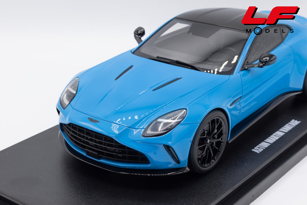 modellino aston martin vantage elwood blue gt spirit 1:18 GT1008 vista frontale