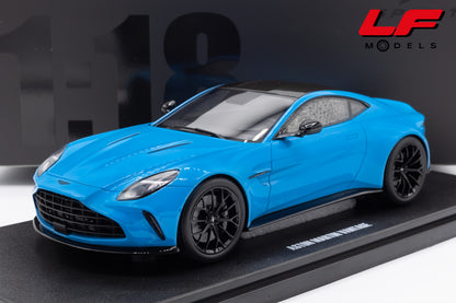 modellino aston martin vantage elwood blue gt spirit 1:18 GT1008 vista frontale
