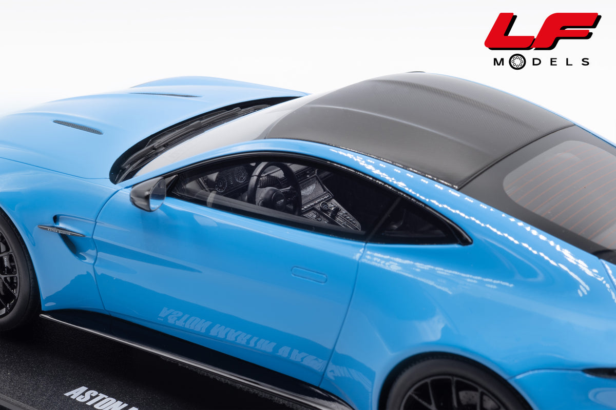 modellino aston martin vantage elwood blue gt spirit 1:18 GT1008 vista interni