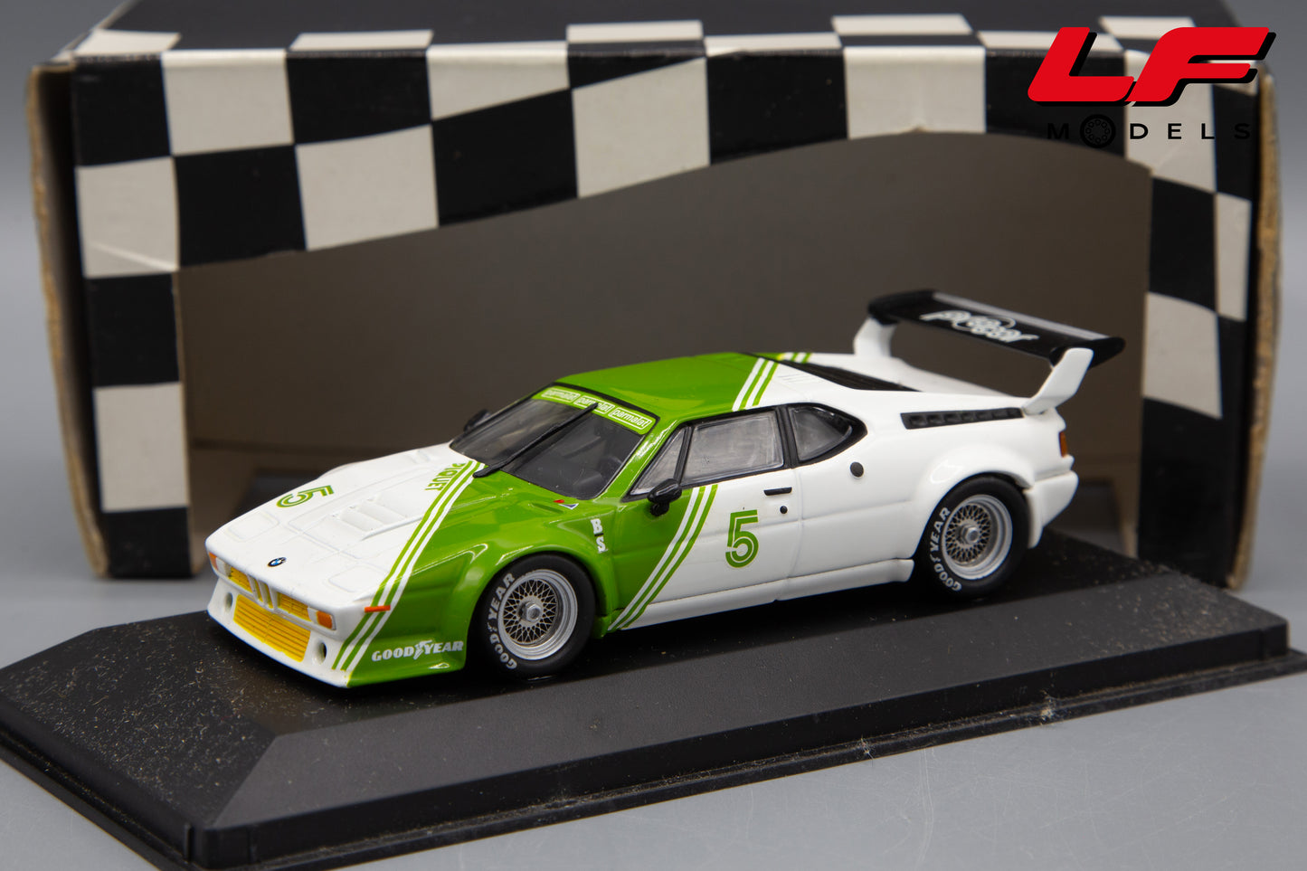 modellino bmw m1 minichamps 1:43 frontale