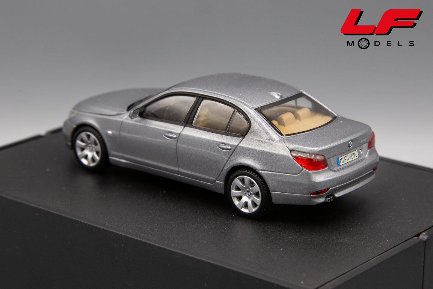 bmw serie 5 kyosho 1:43 posteriore