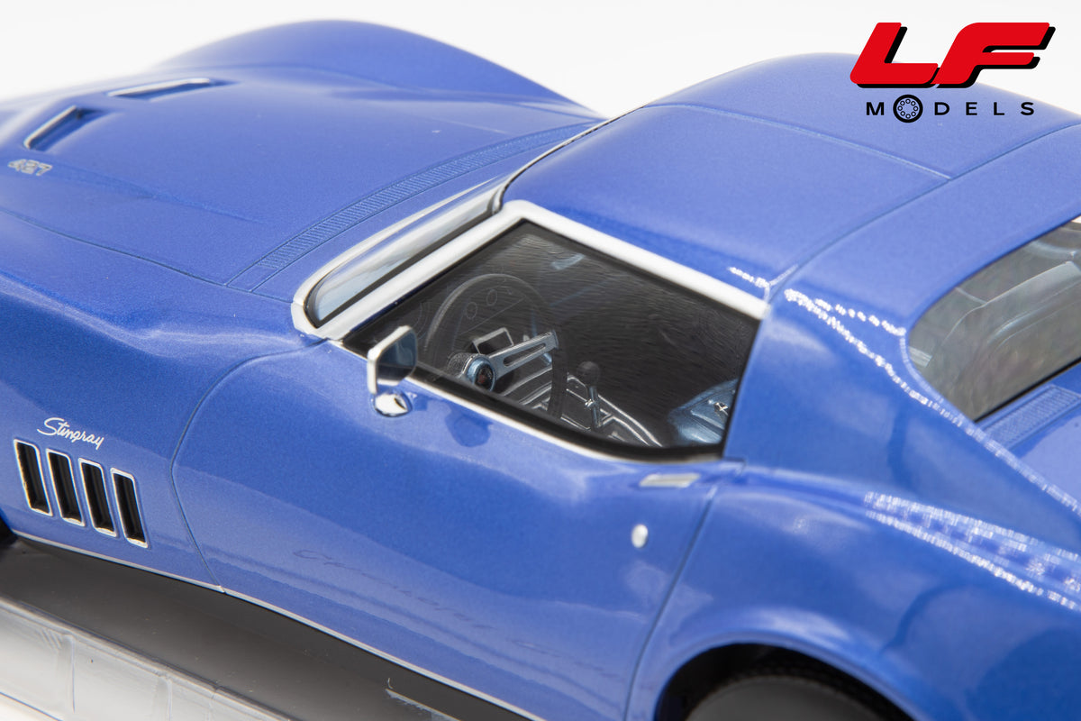 modellino chevrolet corvette blu norev 1:18 189034 vista interni