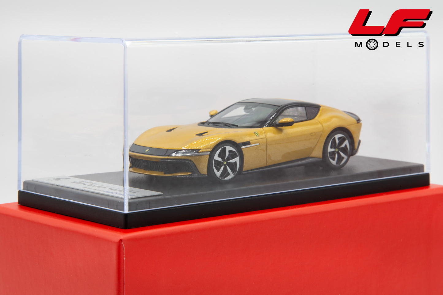 modellino ferrari 12 cilindri giallo montecarlo looksmart 1:43 LS553E vista teca
