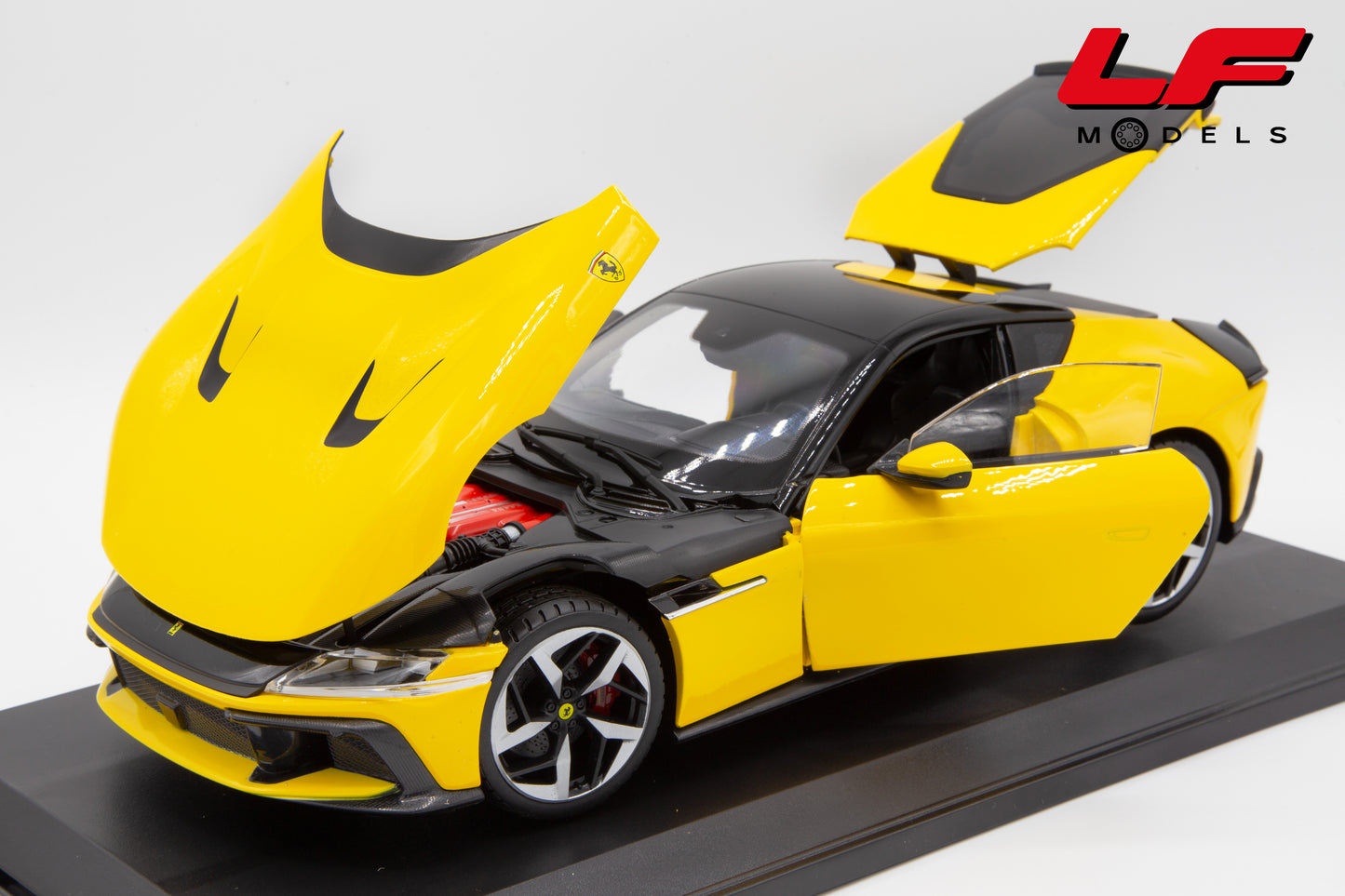 modellino ferrari 12 cilindri polistil 1:18 frontale aperto