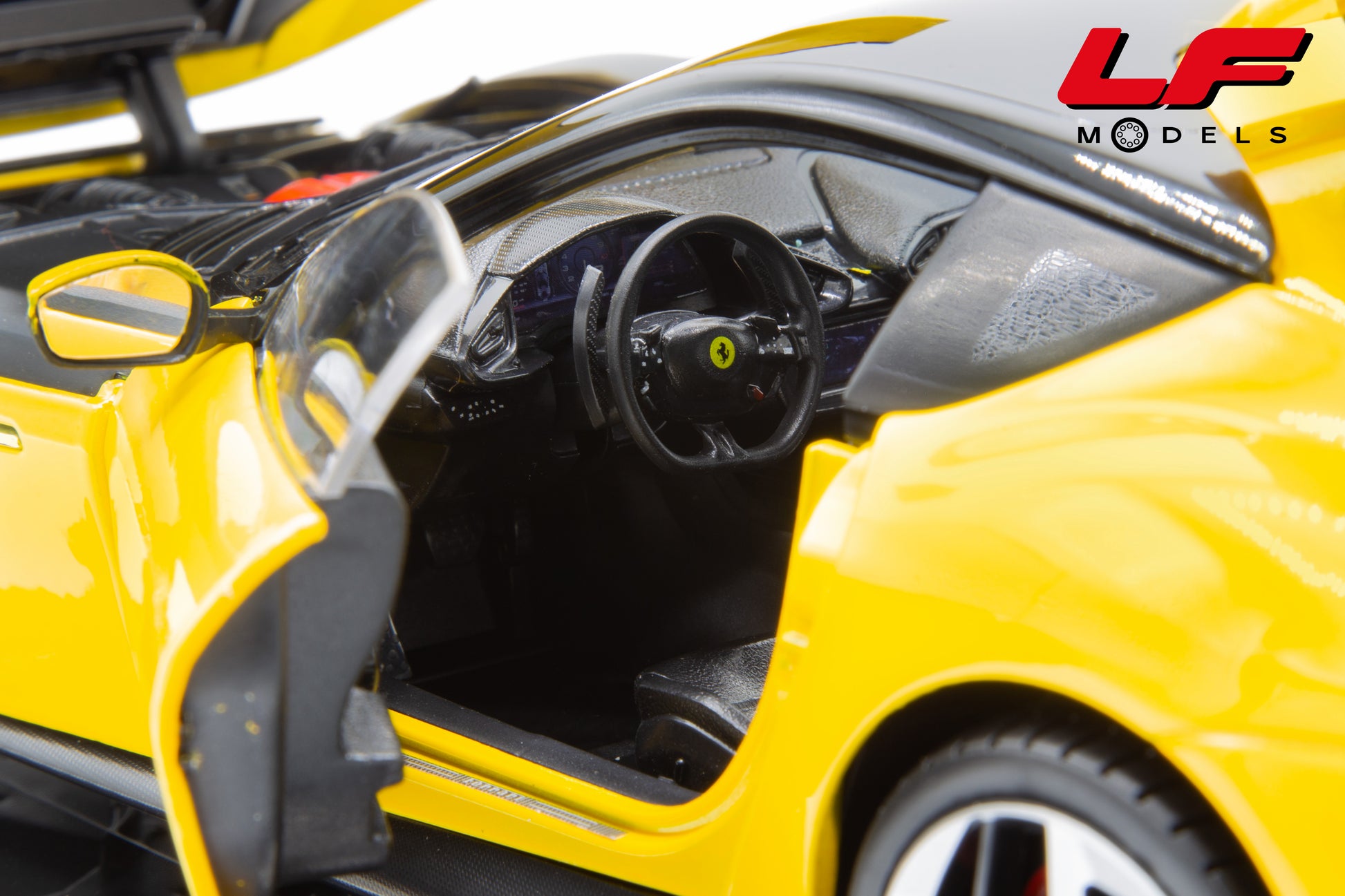 modellino ferrari 12 cilindri polistil 1:18 interni