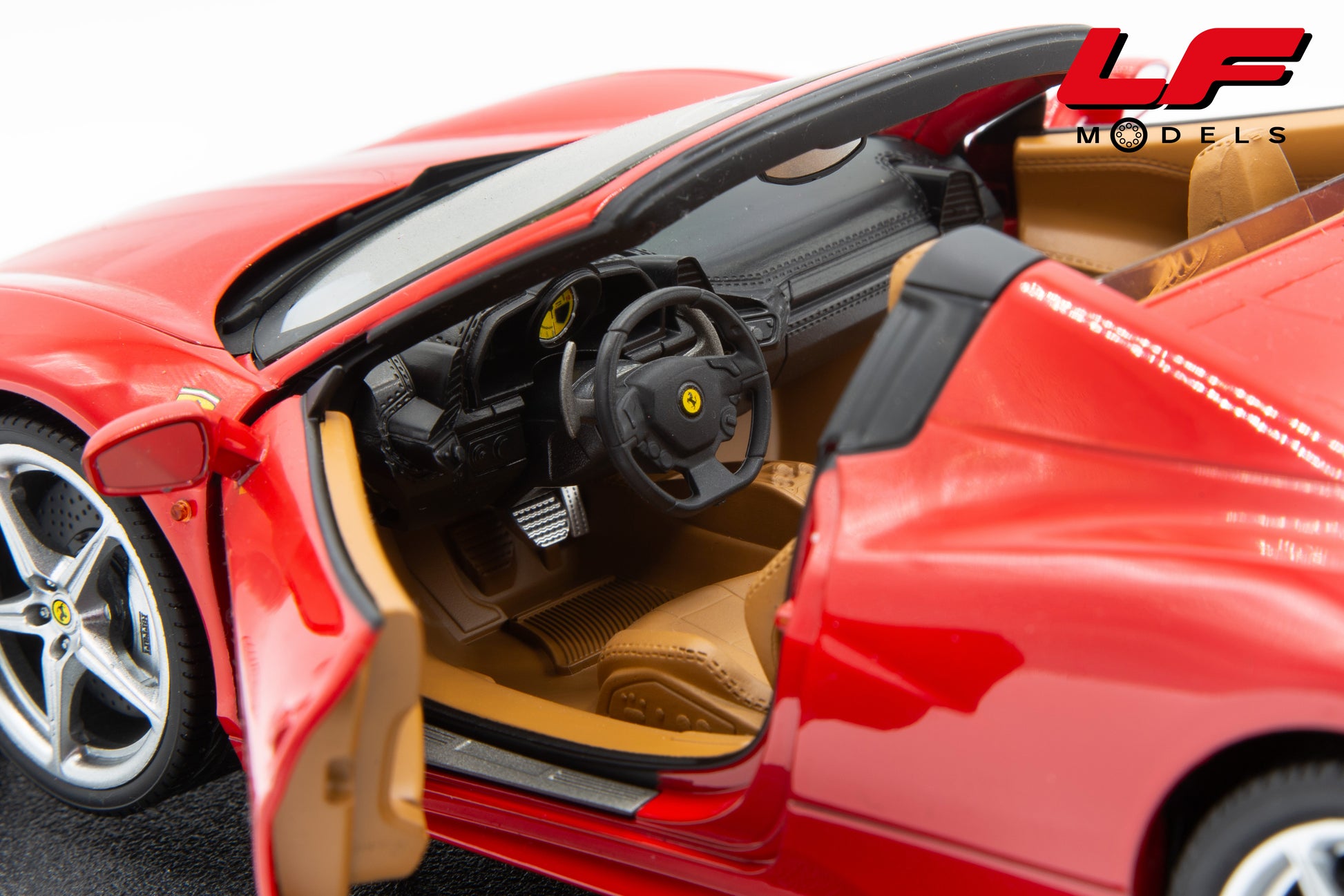 modellino ferrari 458 italia spider hotwheels 1:18 interni
