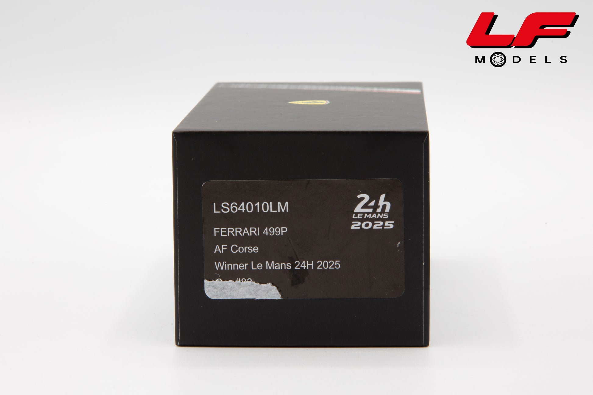 modellino ferrari 499p 3.0L v6 turbo n83 win 24h le mans 2025 looksmart 1:64 LS64010LM vista etichetta